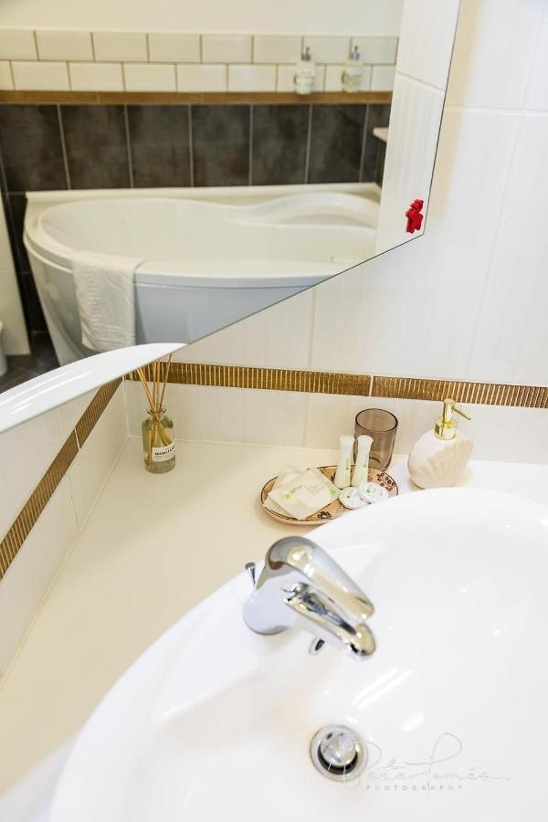 Captain Buda Apartment Budapest Luaran gambar